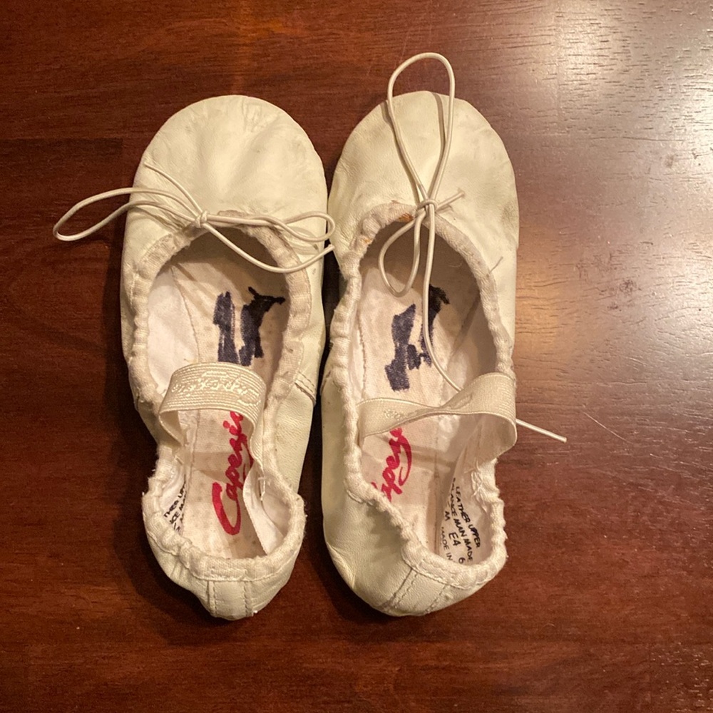 Girls Capezio ballet shoe, white.